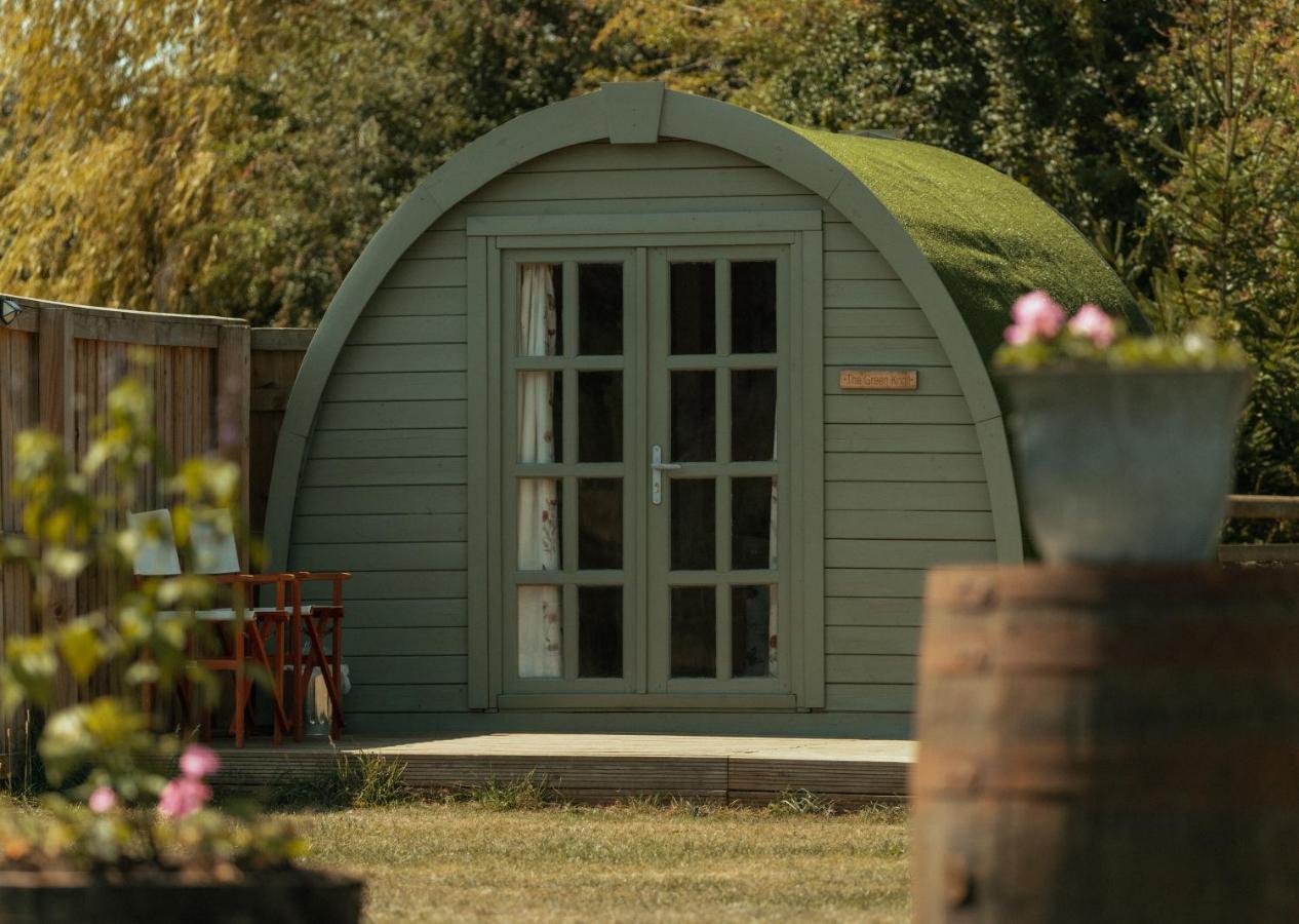 Glamping In Wiltshire The Green Knoll Is A Charm Chippenham  Exterior foto