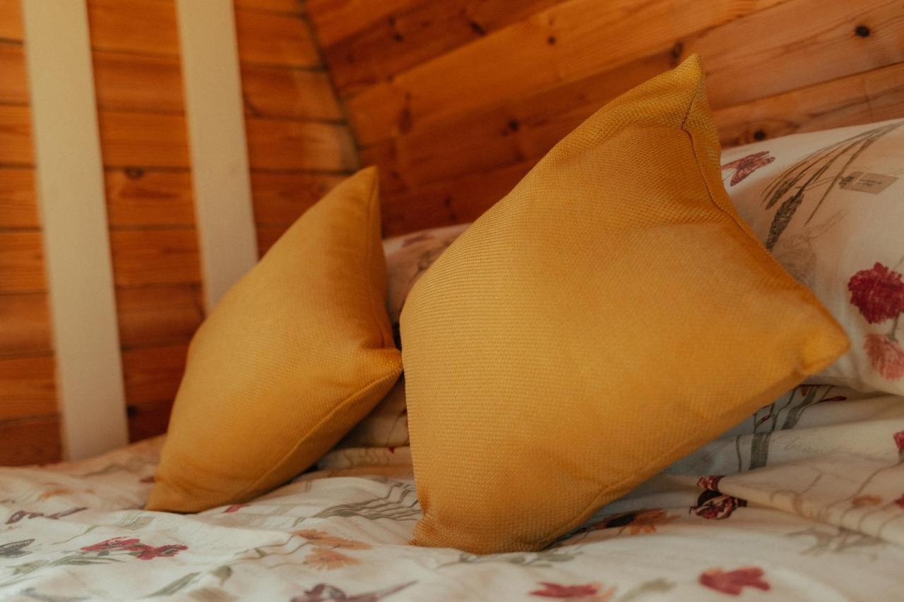 Glamping In Wiltshire The Green Knoll Is A Charm Chippenham  Exterior foto
