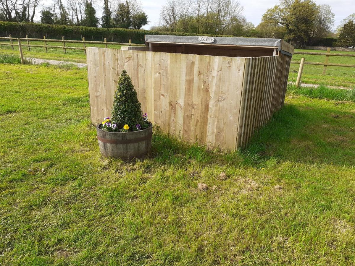 Glamping In Wiltshire The Green Knoll Is A Charm Chippenham  Exterior foto