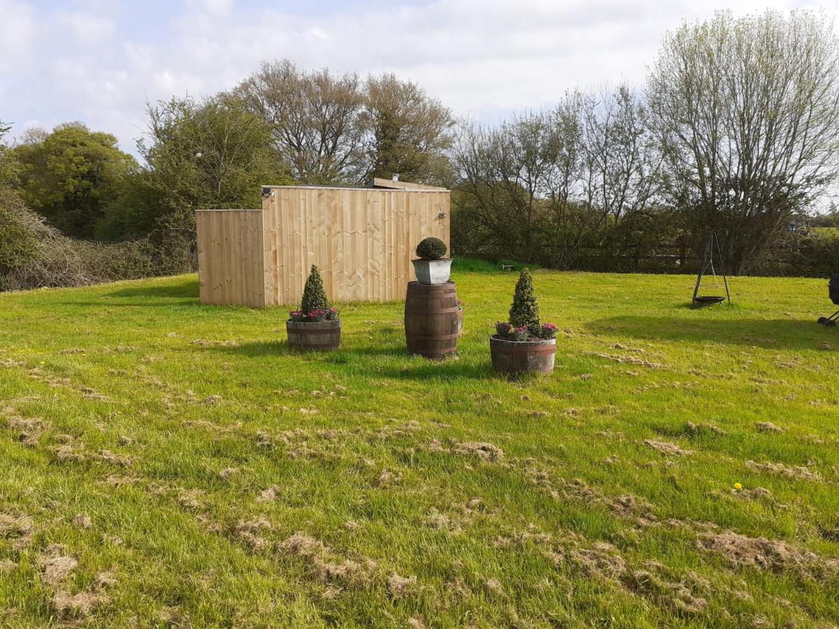 Glamping In Wiltshire The Green Knoll Is A Charm Chippenham  Exterior foto